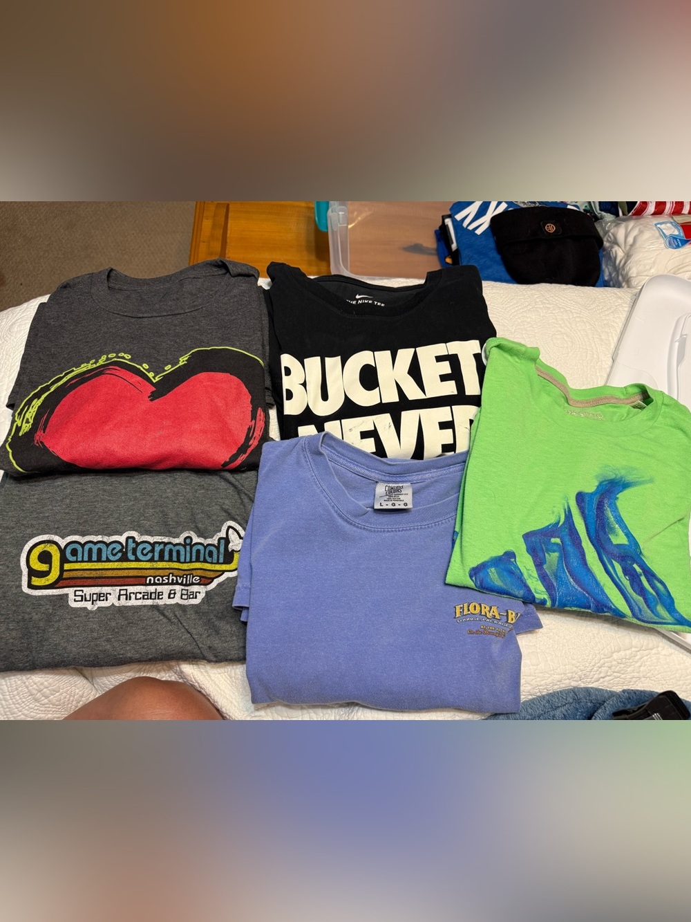 Bundle of 5 Men’s Large Short-Sleeve Crewneck Tees
